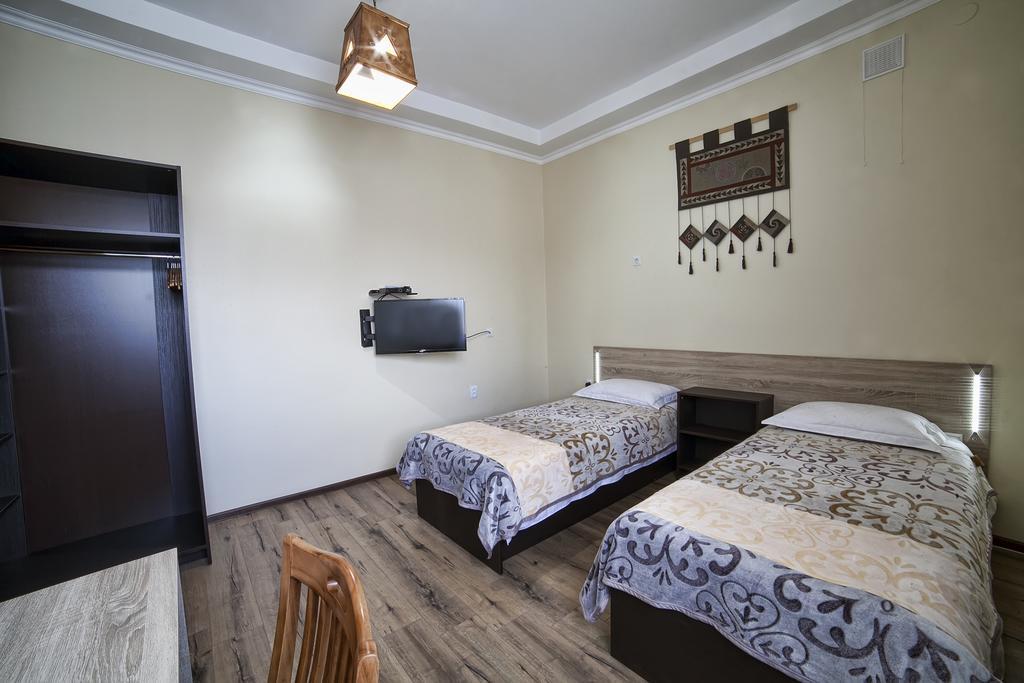 Ethno Boutique Hotel Osh Quarto foto